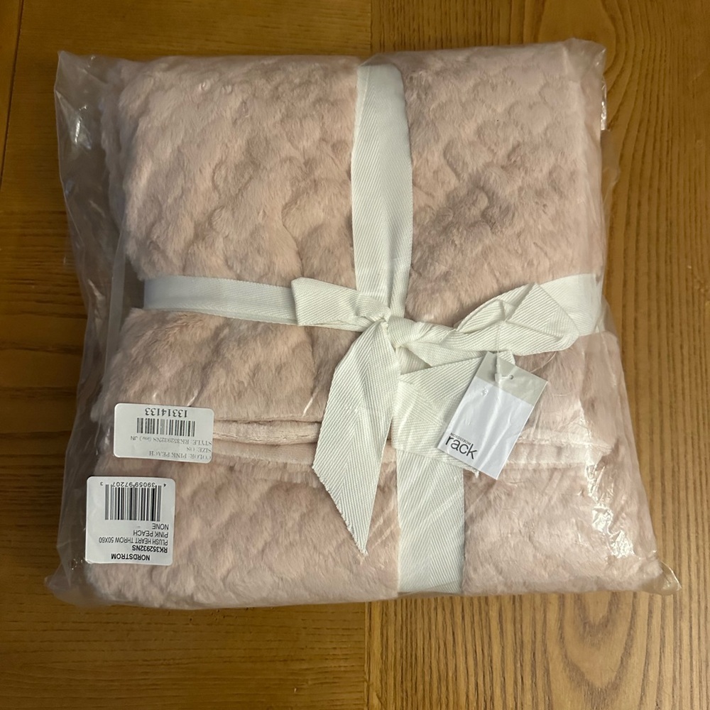 NWT HEART Nordstrom Rack Faux Fur HEART Throw LIGHT PINK